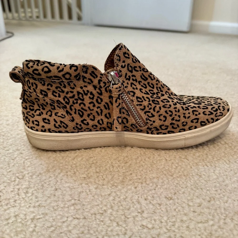 $148 Gianni Bini Genuine Leather Double Zip Leopard Print Sneakers 8